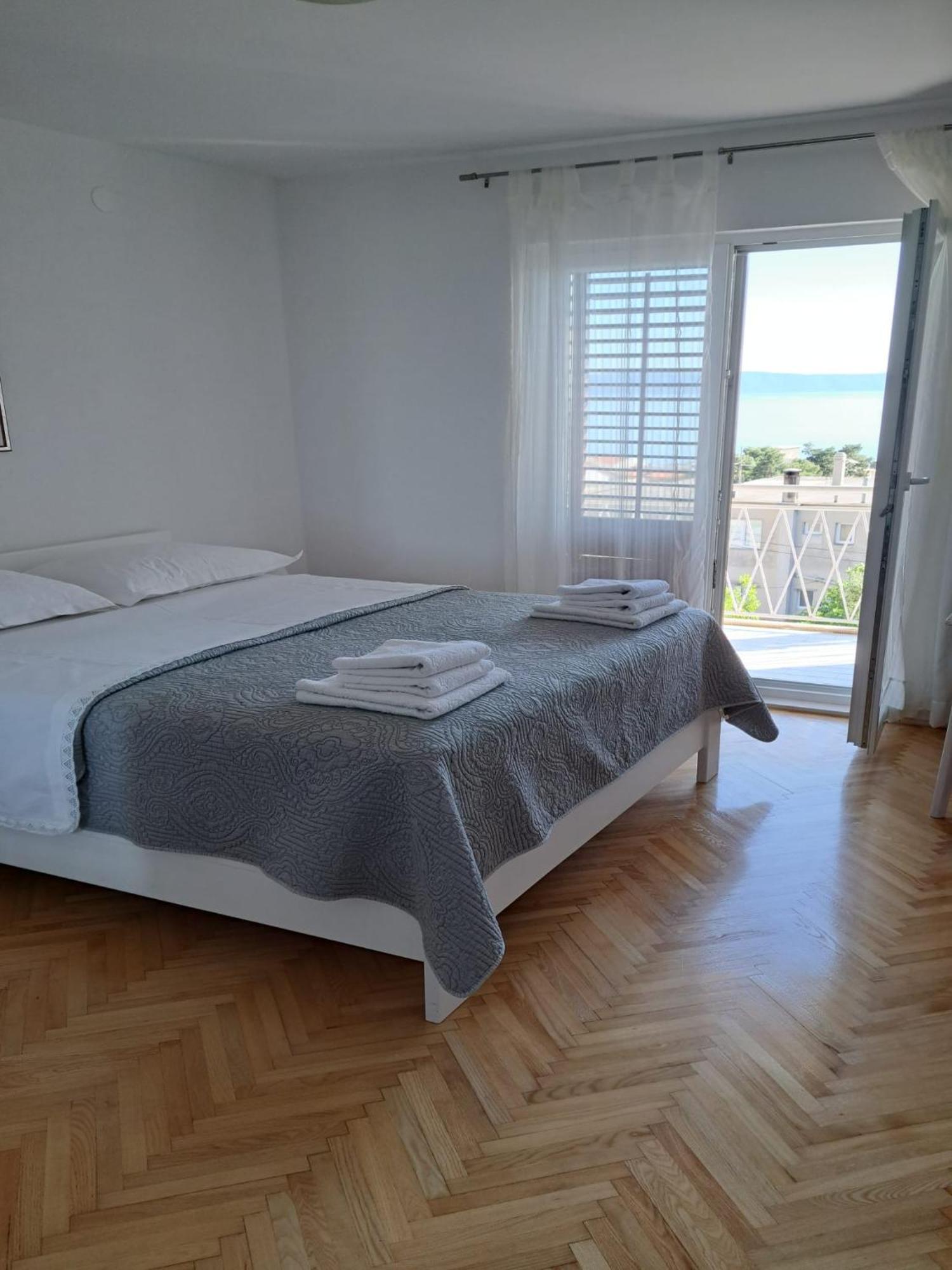 Adriatic Pavlinovic - * Makarska